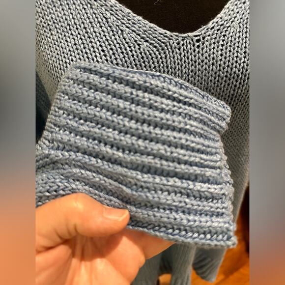 Theory V-Neck Sweater in Knit Linen - Picture 6 of 14